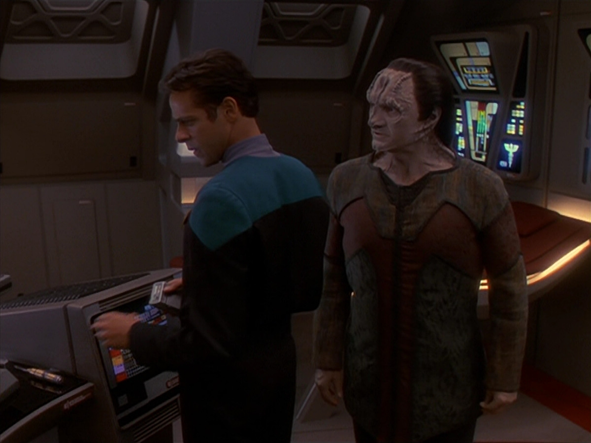 extant_StarTrek_DS9_4x26-BrokenLink_01978.jpg
