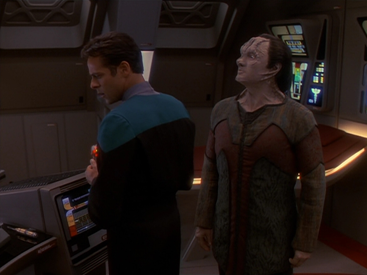 extant_StarTrek_DS9_4x26-BrokenLink_01983.jpg