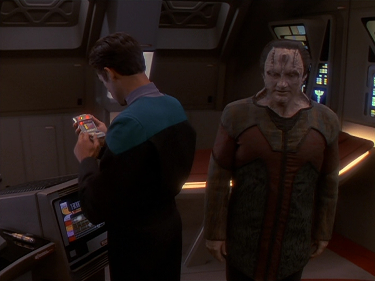 extant_StarTrek_DS9_4x26-BrokenLink_01986.jpg