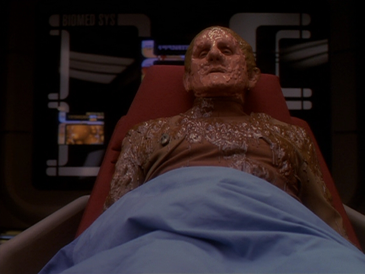 extant_StarTrek_DS9_4x26-BrokenLink_01993.jpg