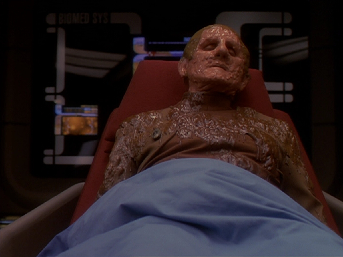extant_StarTrek_DS9_4x26-BrokenLink_02012.jpg