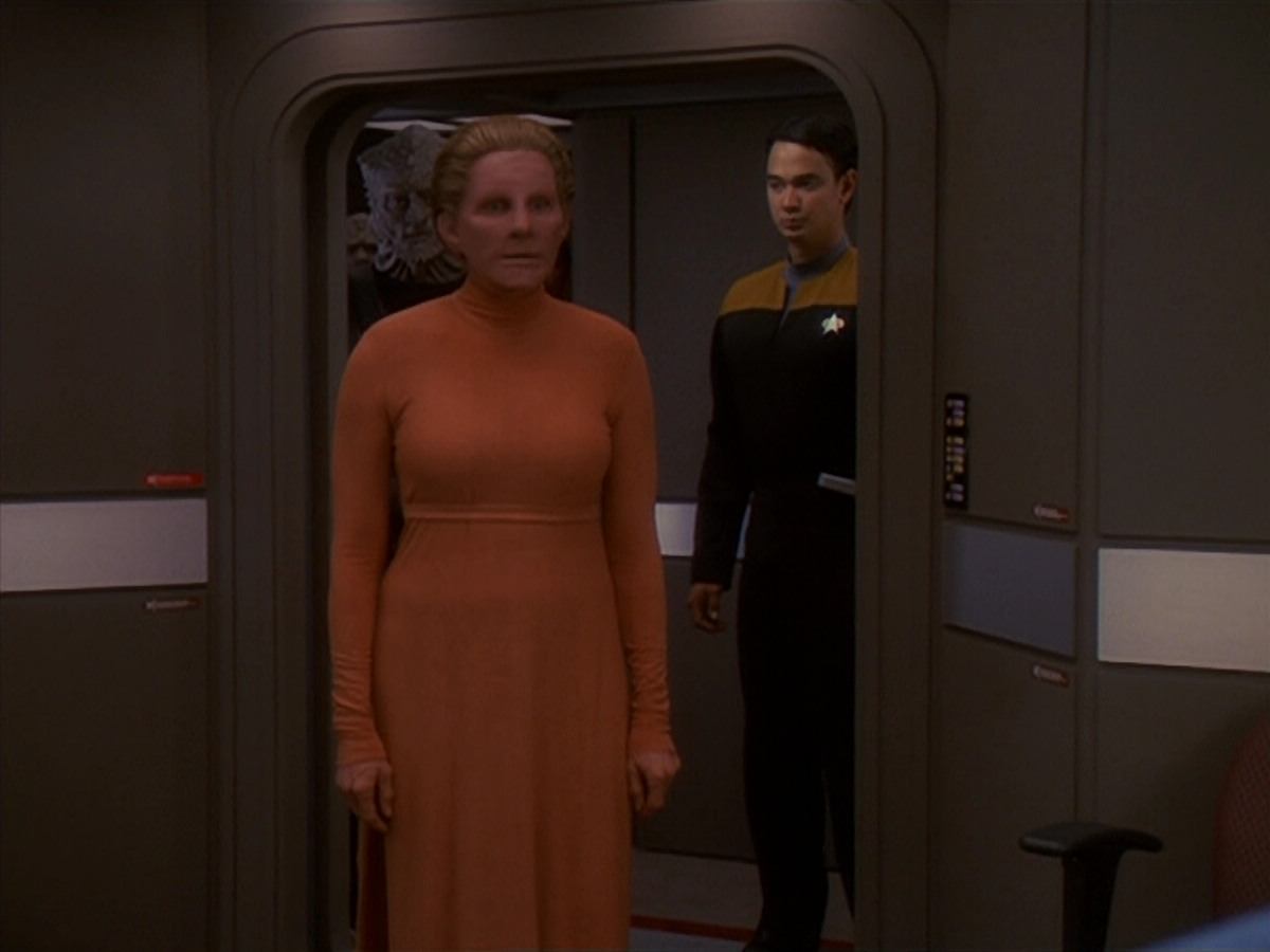 extant_StarTrek_DS9_4x26-BrokenLink_02025.jpg