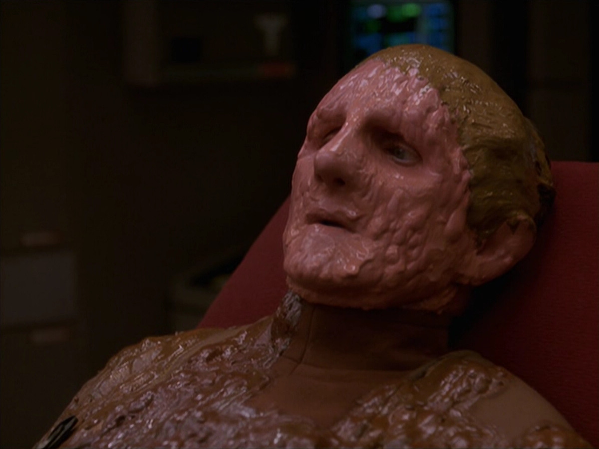 extant_StarTrek_DS9_4x26-BrokenLink_02073.jpg