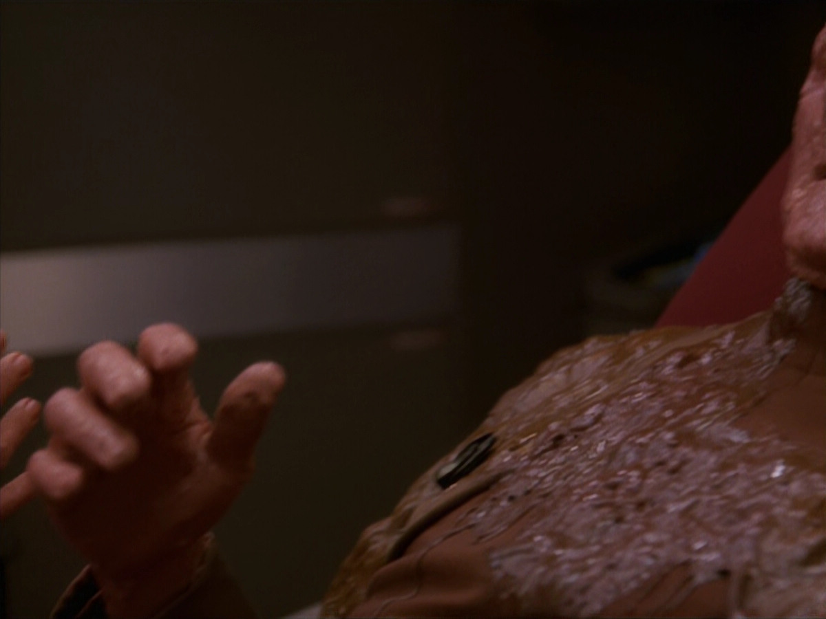 extant_StarTrek_DS9_4x26-BrokenLink_02076.jpg