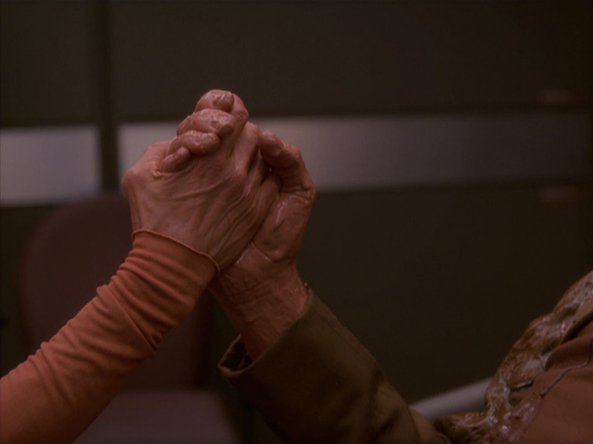 extant_StarTrek_DS9_4x26-BrokenLink_02090.jpg
