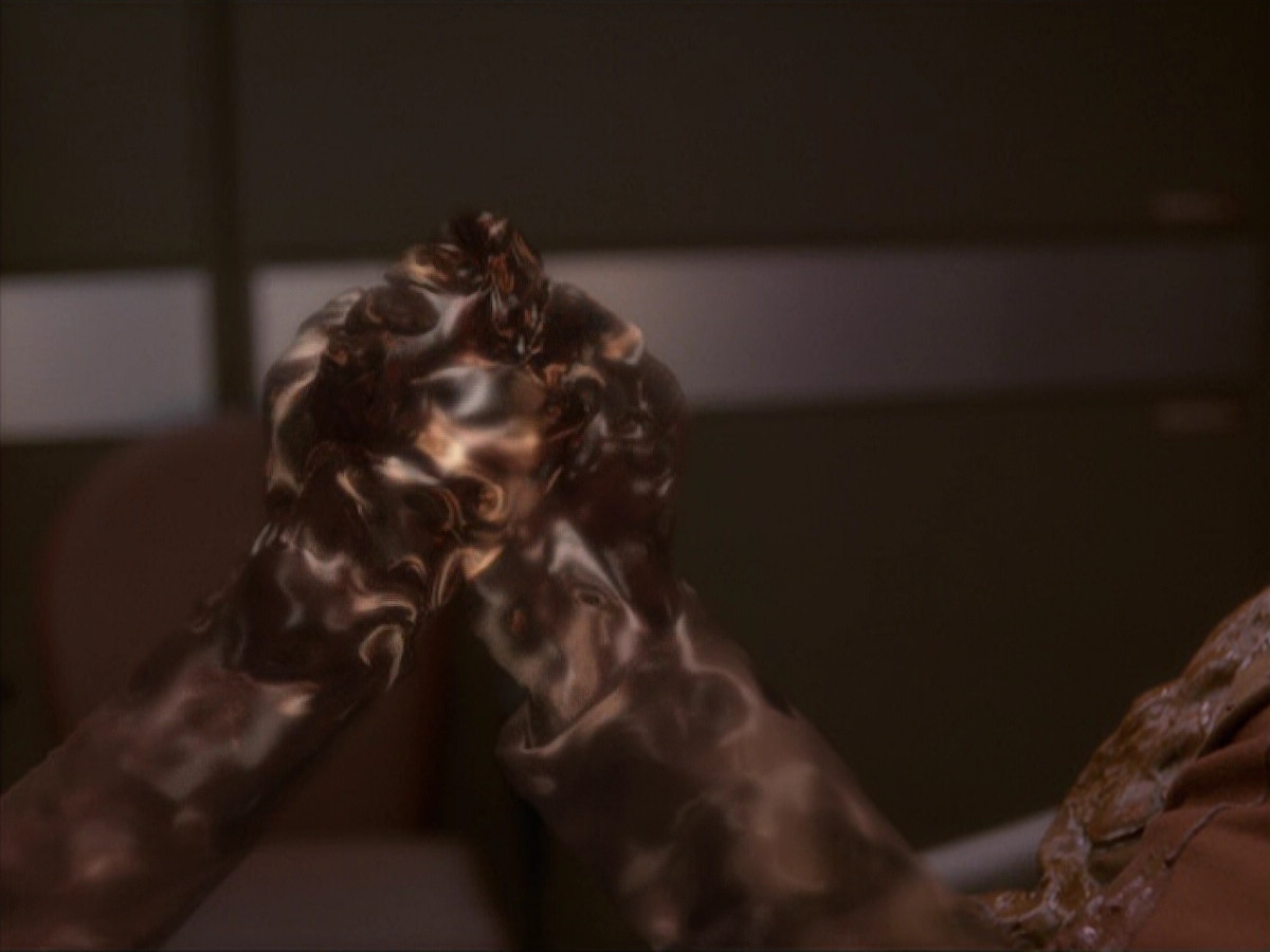 extant_StarTrek_DS9_4x26-BrokenLink_02094.jpg