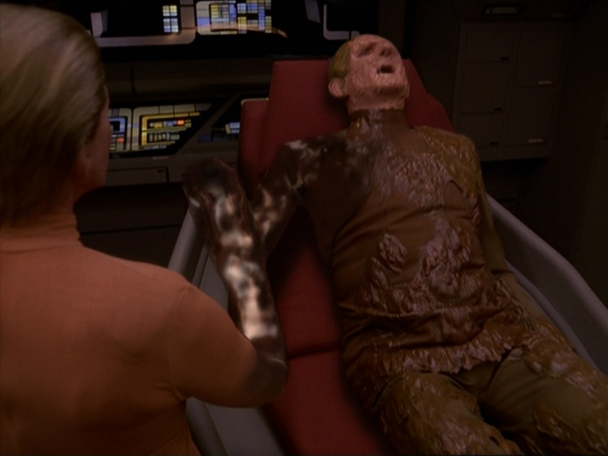 extant_StarTrek_DS9_4x26-BrokenLink_02096.jpg