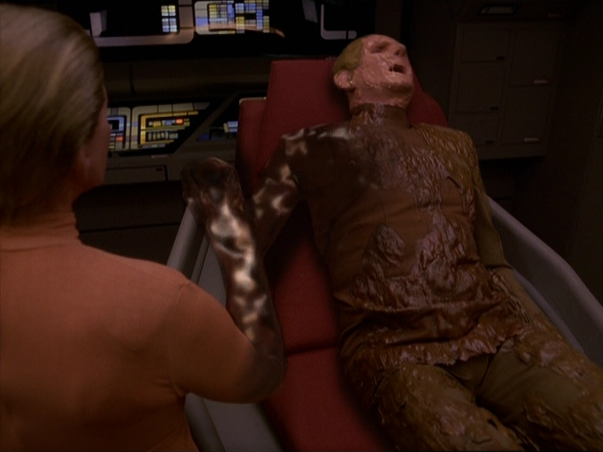 extant_StarTrek_DS9_4x26-BrokenLink_02097.jpg