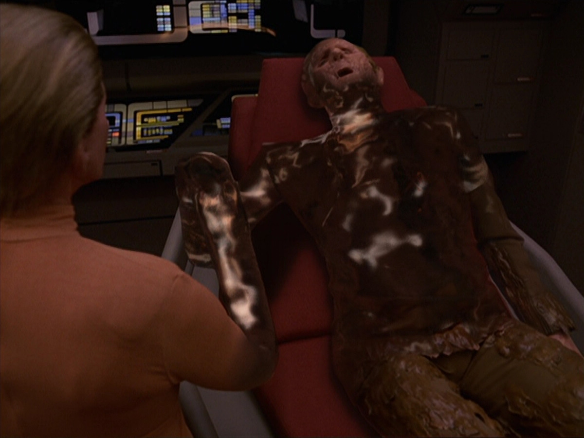 extant_StarTrek_DS9_4x26-BrokenLink_02101.jpg