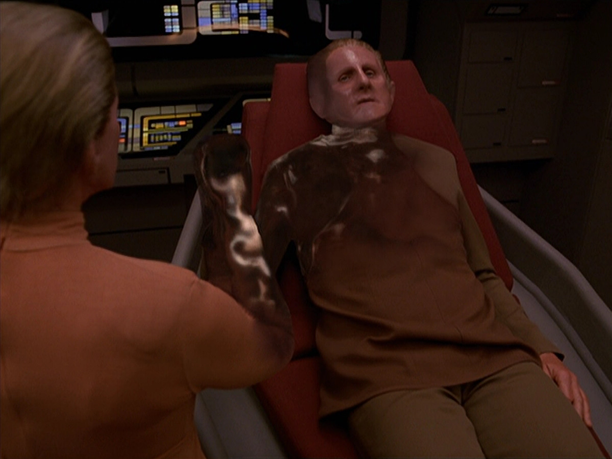 extant_StarTrek_DS9_4x26-BrokenLink_02111.jpg