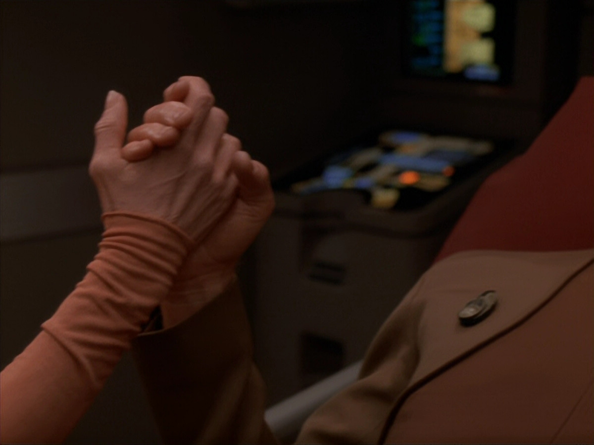 extant_StarTrek_DS9_4x26-BrokenLink_02117.jpg