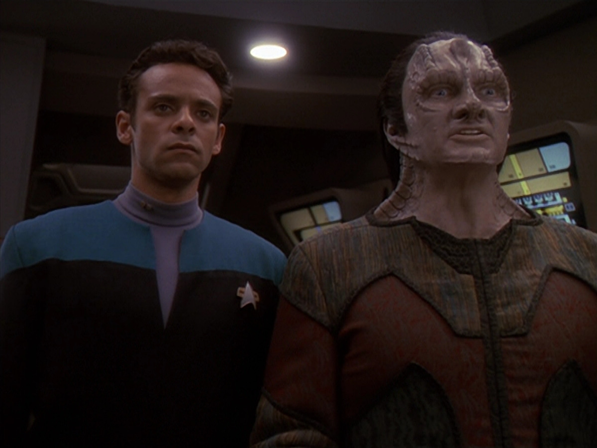 extant_StarTrek_DS9_4x26-BrokenLink_02132.jpg