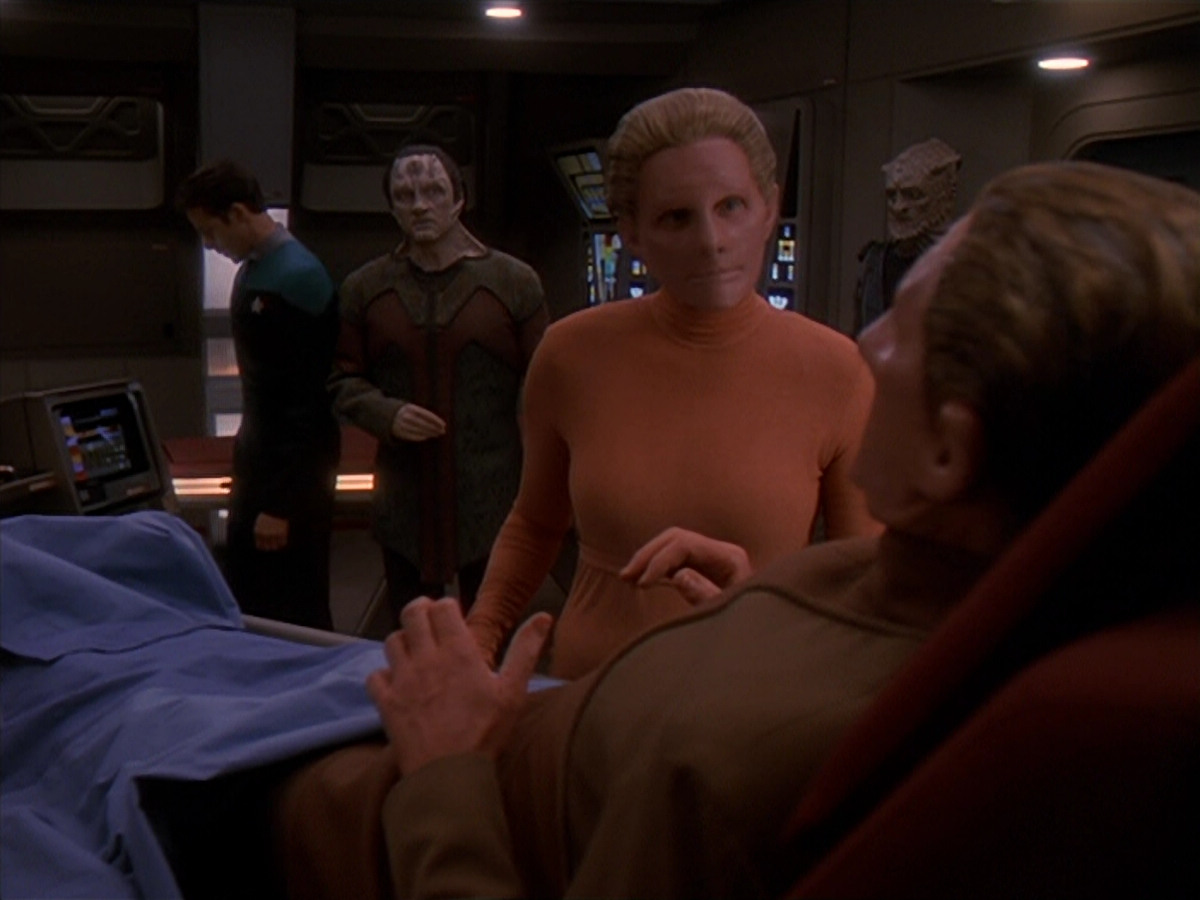 extant_StarTrek_DS9_4x26-BrokenLink_02148.jpg