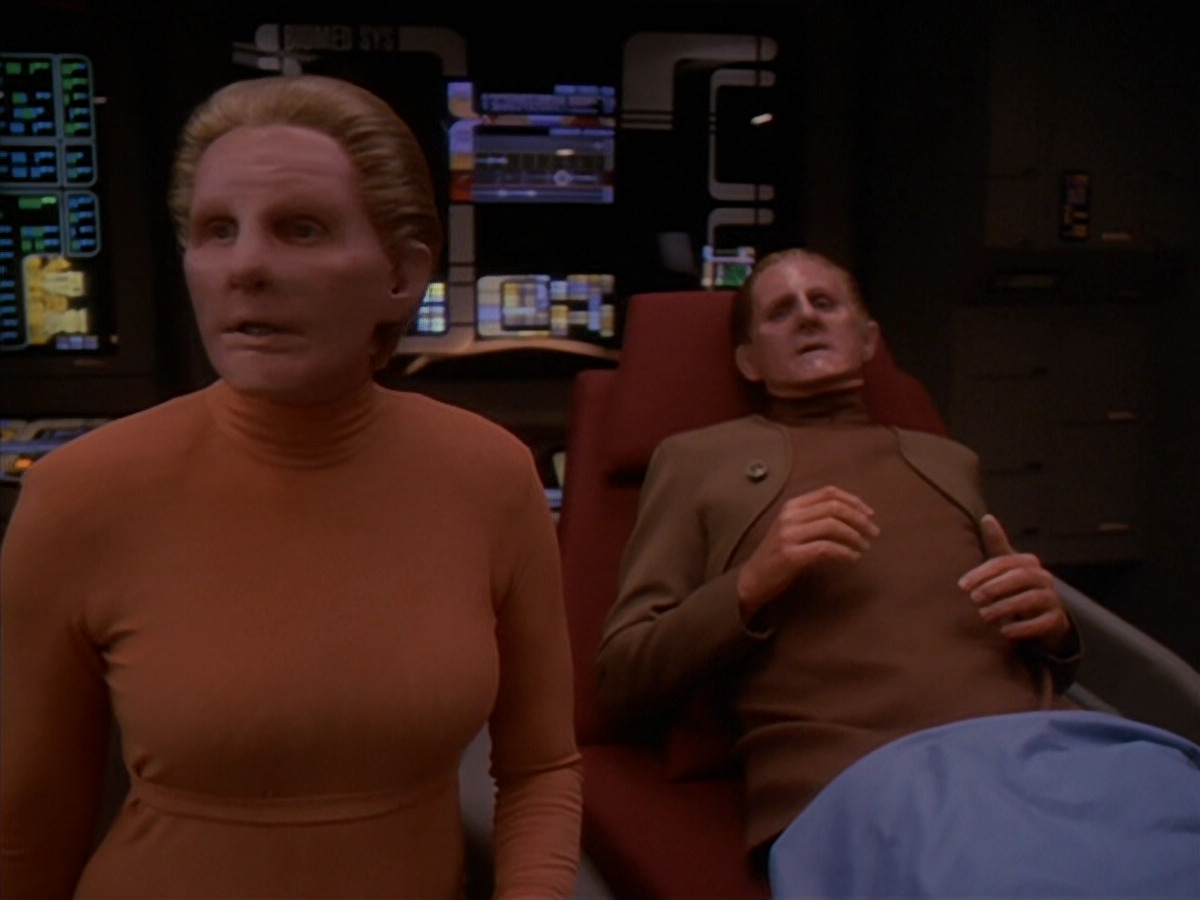 extant_StarTrek_DS9_4x26-BrokenLink_02158.jpg