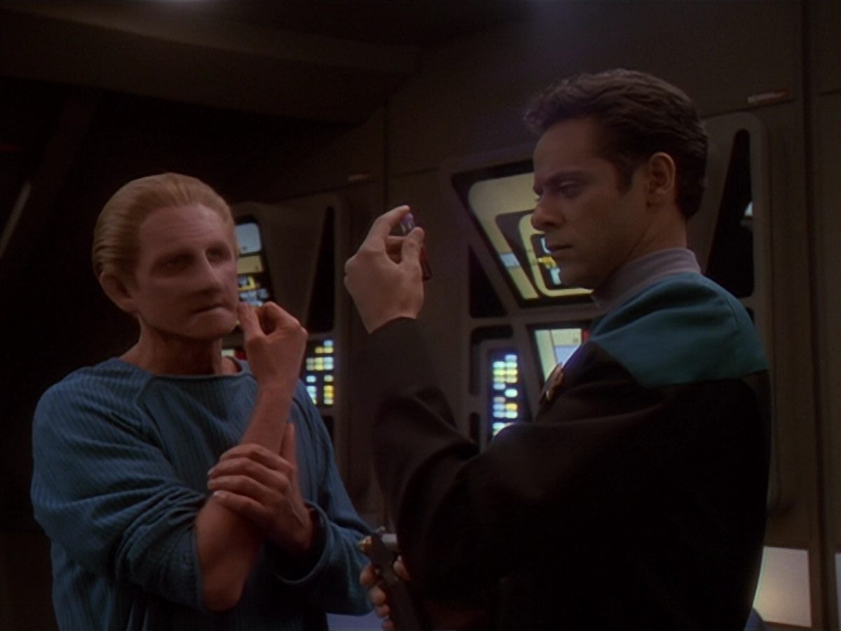 extant_StarTrek_DS9_4x26-BrokenLink_03225.jpg
