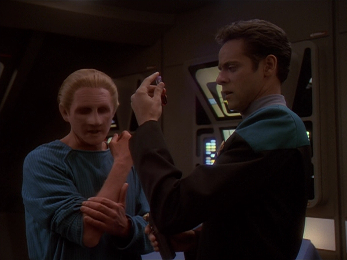 extant_StarTrek_DS9_4x26-BrokenLink_03230.jpg