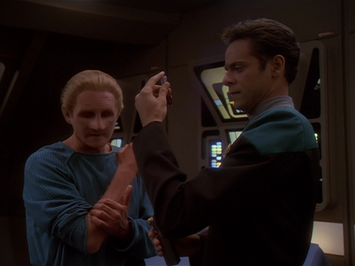extant_StarTrek_DS9_4x26-BrokenLink_03231.jpg