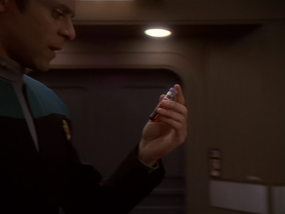 extant_StarTrek_DS9_4x26-BrokenLink_03237.jpg