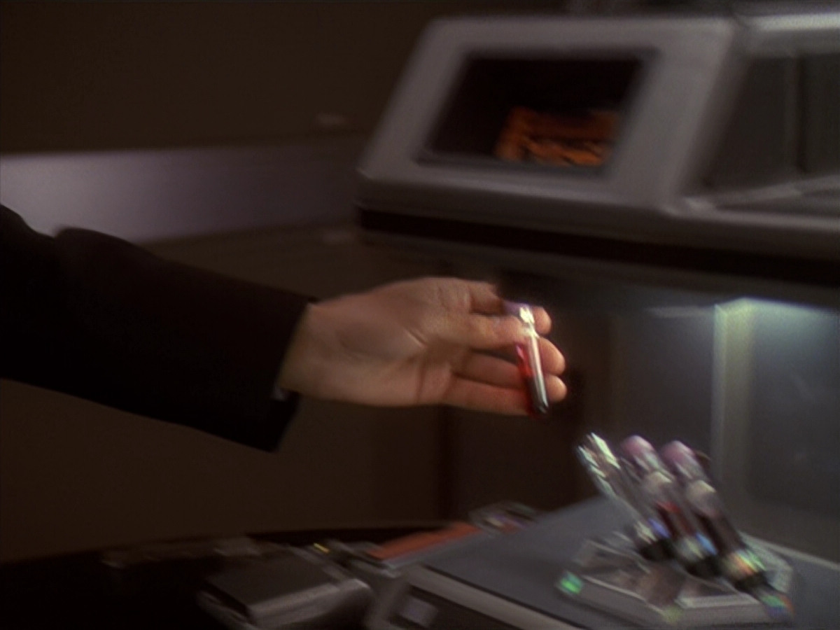 extant_StarTrek_DS9_4x26-BrokenLink_03239.jpg