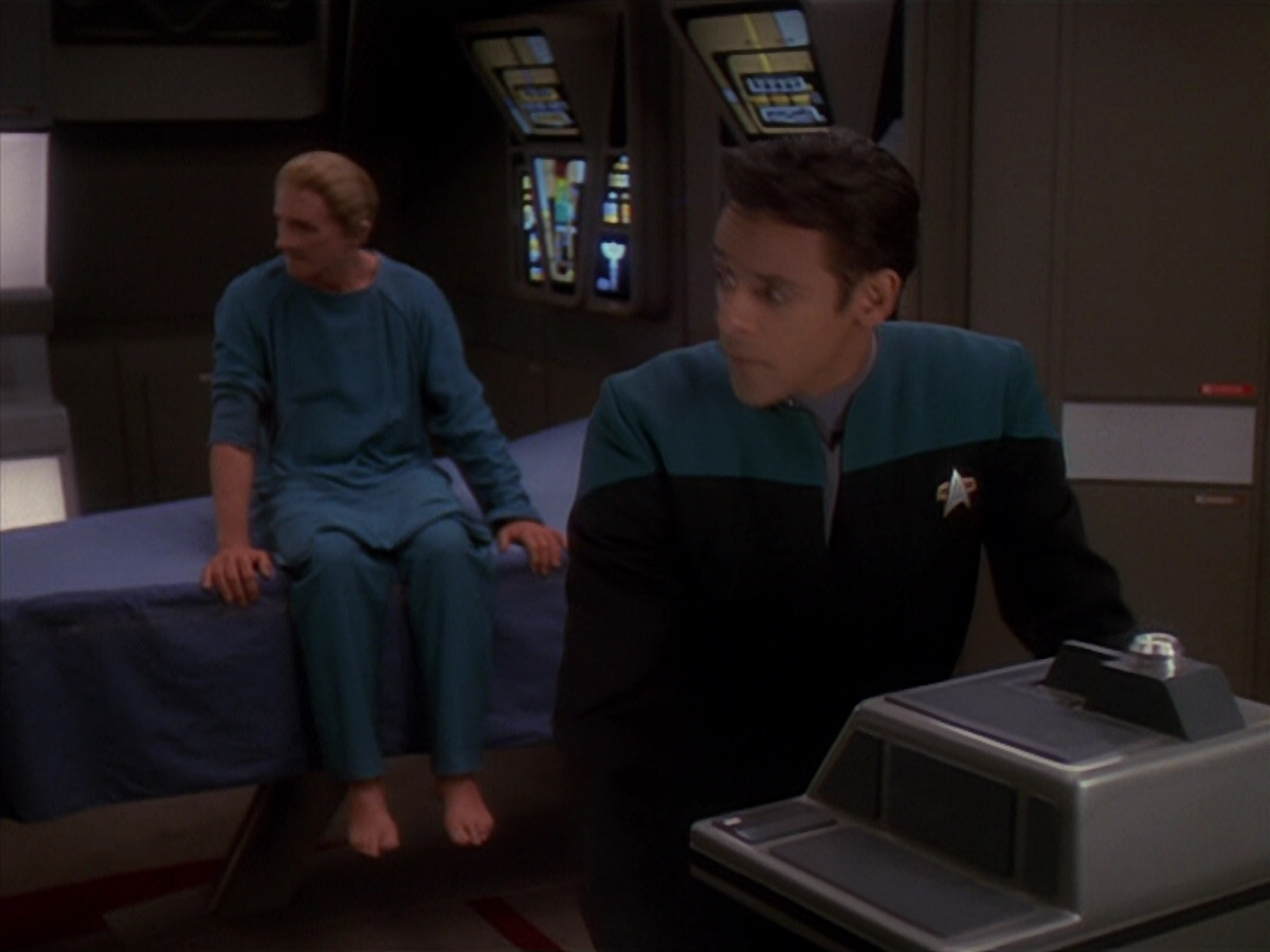 extant_StarTrek_DS9_4x26-BrokenLink_03260.jpg