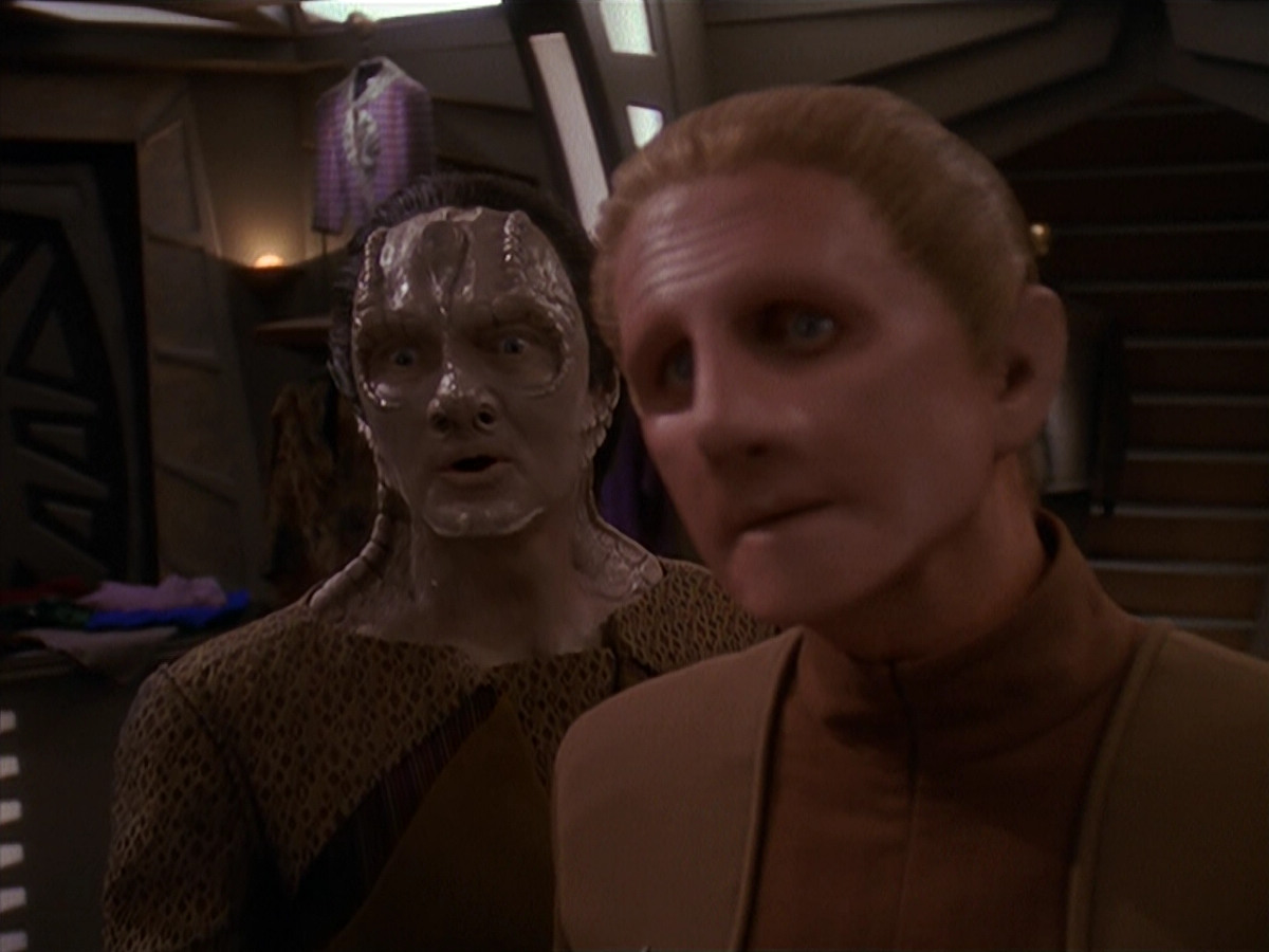 extant_StarTrek_DS9_4x26-BrokenLink_03472.jpg