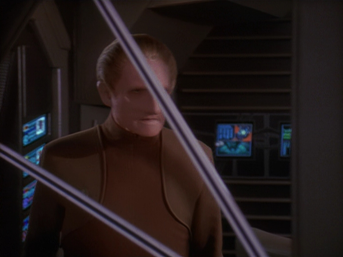 extant_StarTrek_DS9_4x26-BrokenLink_03490.jpg