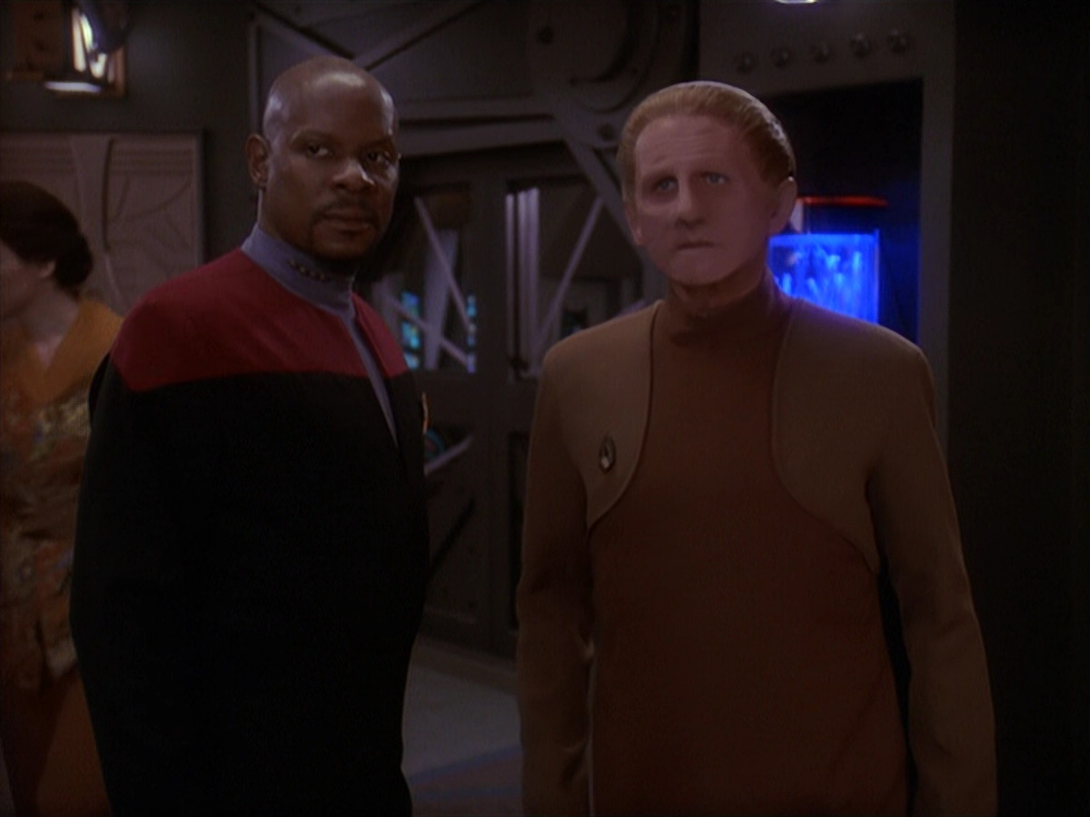 extant_StarTrek_DS9_4x26-BrokenLink_03629.jpg