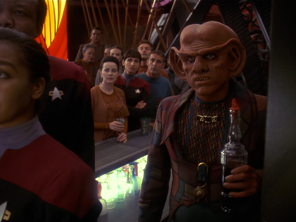extant_StarTrek_DS9_4x26-BrokenLink_03649.jpg