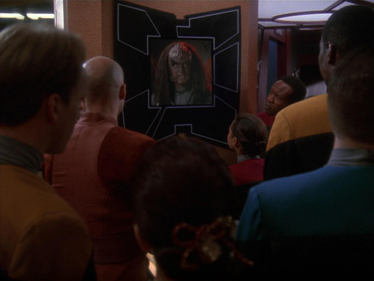 extant_StarTrek_DS9_4x26-BrokenLink_03668.jpg