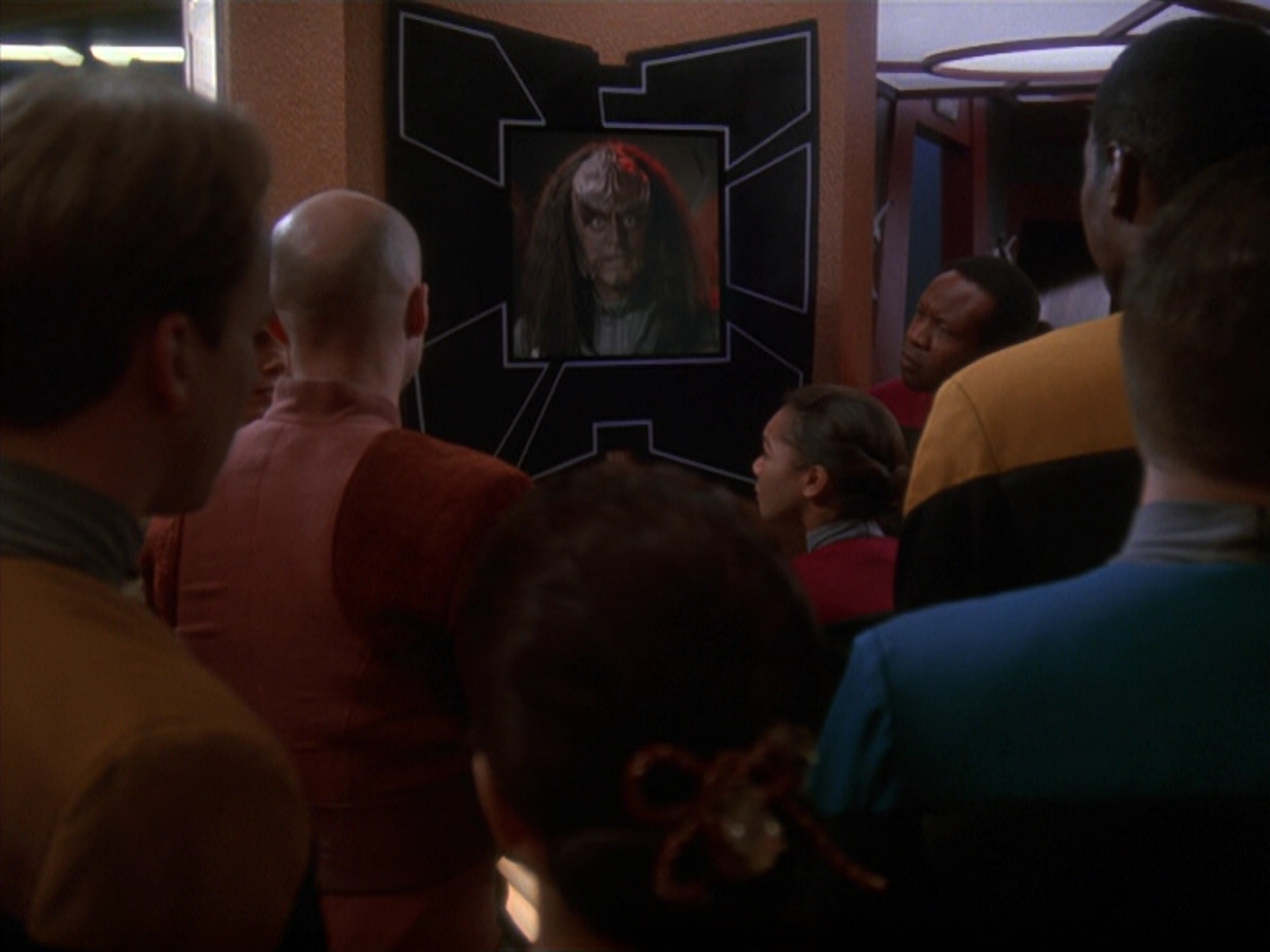 extant_StarTrek_DS9_4x26-BrokenLink_03669.jpg