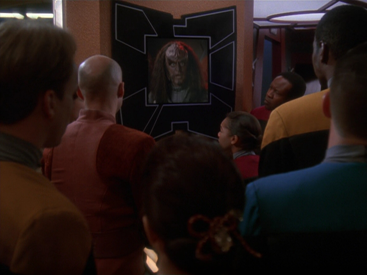 extant_StarTrek_DS9_4x26-BrokenLink_03670.jpg