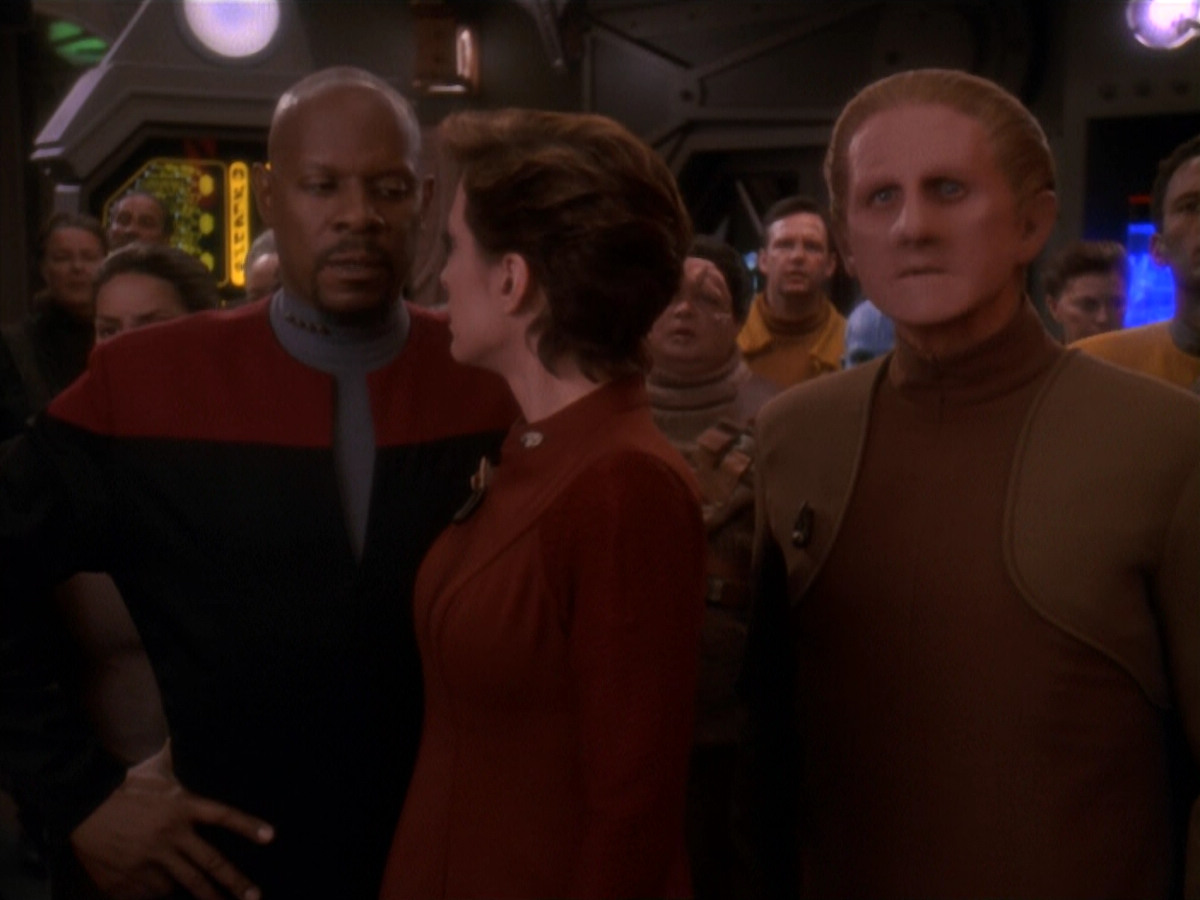 extant_StarTrek_DS9_4x26-BrokenLink_03676.jpg