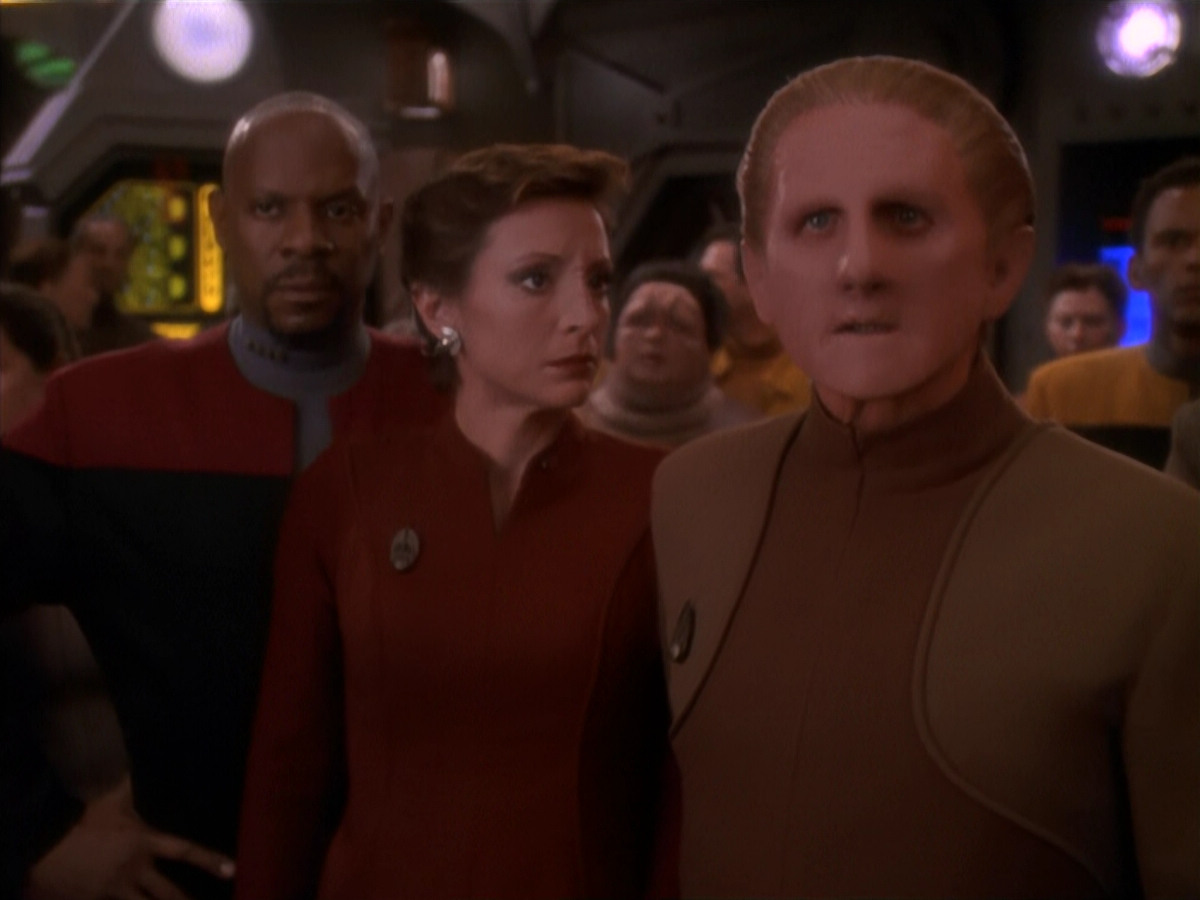 extant_StarTrek_DS9_4x26-BrokenLink_03683.jpg