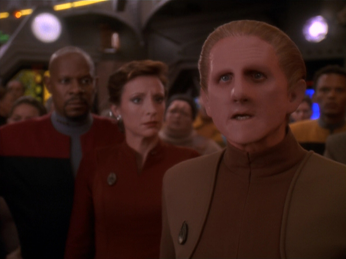 extant_StarTrek_DS9_4x26-BrokenLink_03688.jpg
