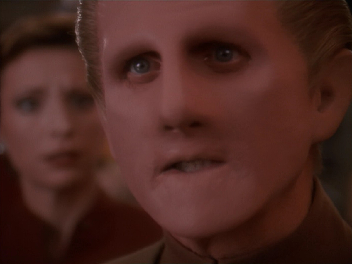 extant_StarTrek_DS9_4x26-BrokenLink_03726.jpg