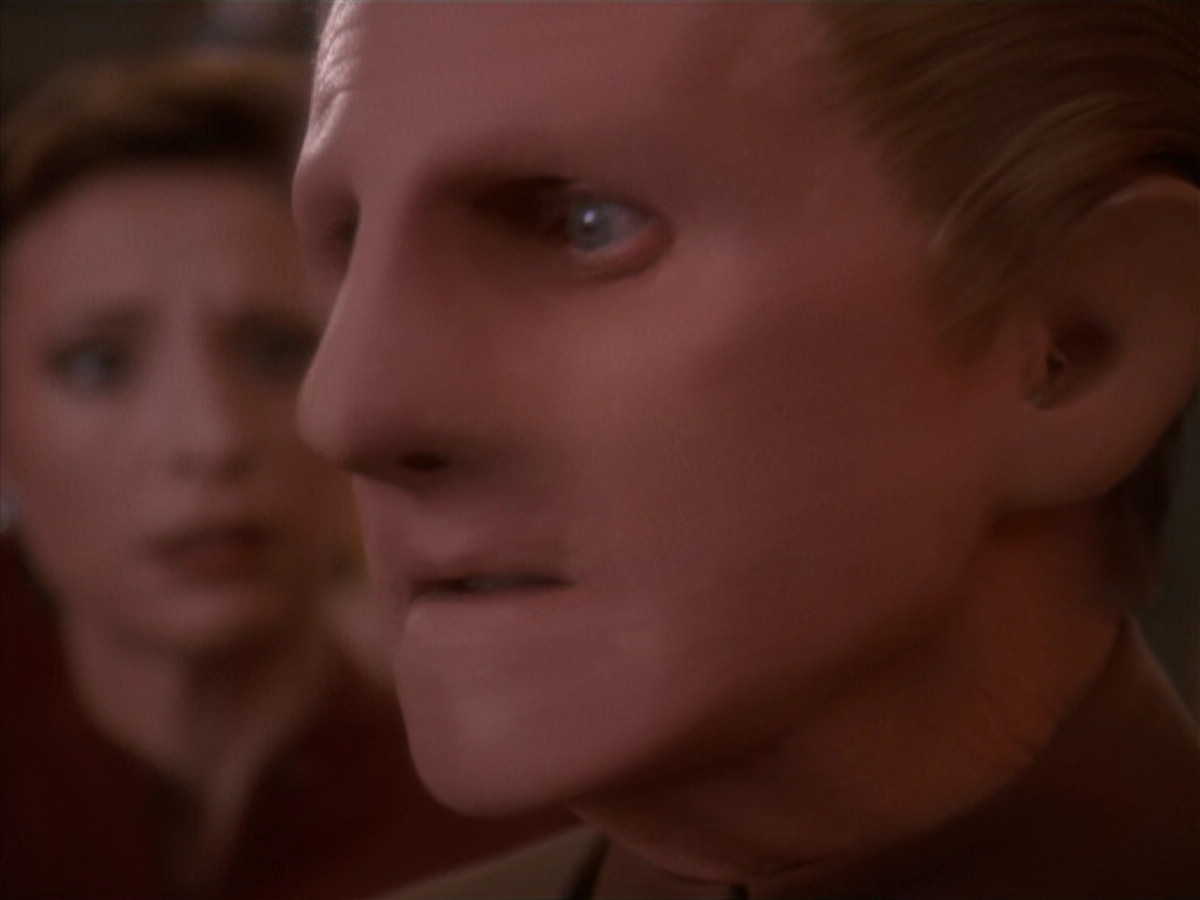 extant_StarTrek_DS9_4x26-BrokenLink_03729.jpg