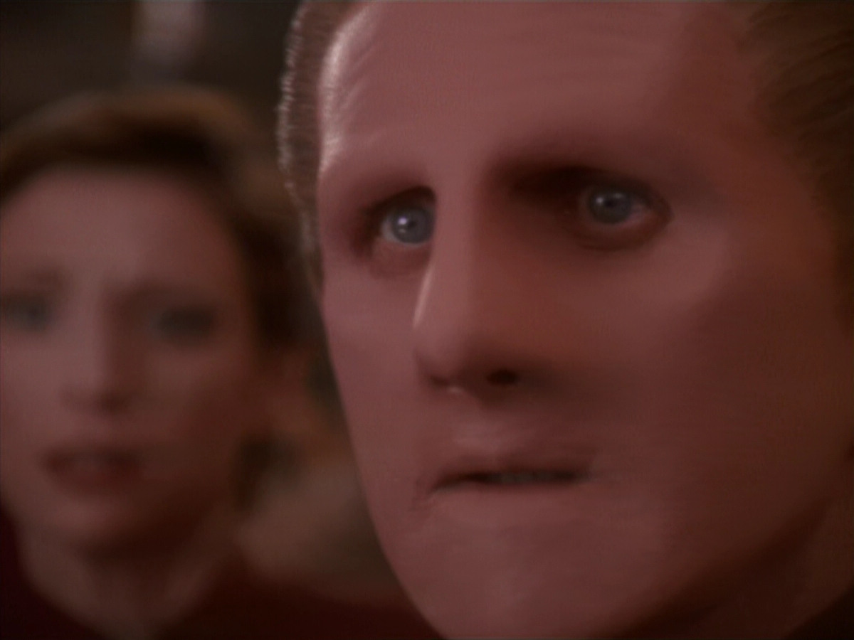 extant_StarTrek_DS9_4x26-BrokenLink_03739.jpg