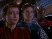 extant_StarTrek_DS9_4x26-BrokenLink_00570.jpg