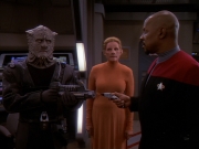 extant_StarTrek_DS9_4x26-BrokenLink_01822.jpg