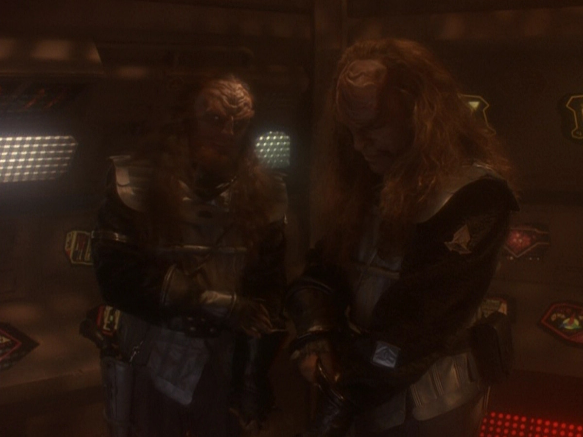extant_StarTrek_DS9_5x01-ApocalypseRising_01806.jpg