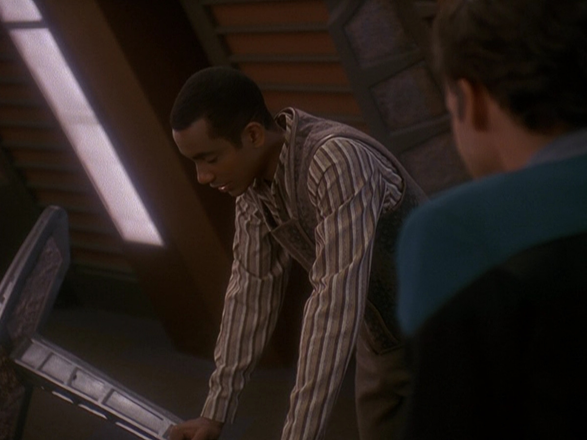 extant_StarTrek_DS9_5x01-ApocalypseRising_02030.jpg