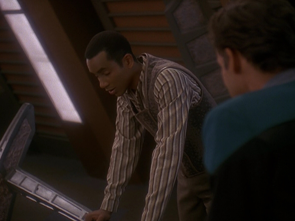 extant_StarTrek_DS9_5x01-ApocalypseRising_02034.jpg