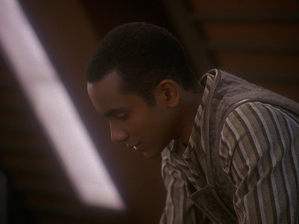 extant_StarTrek_DS9_5x01-ApocalypseRising_02047.jpg