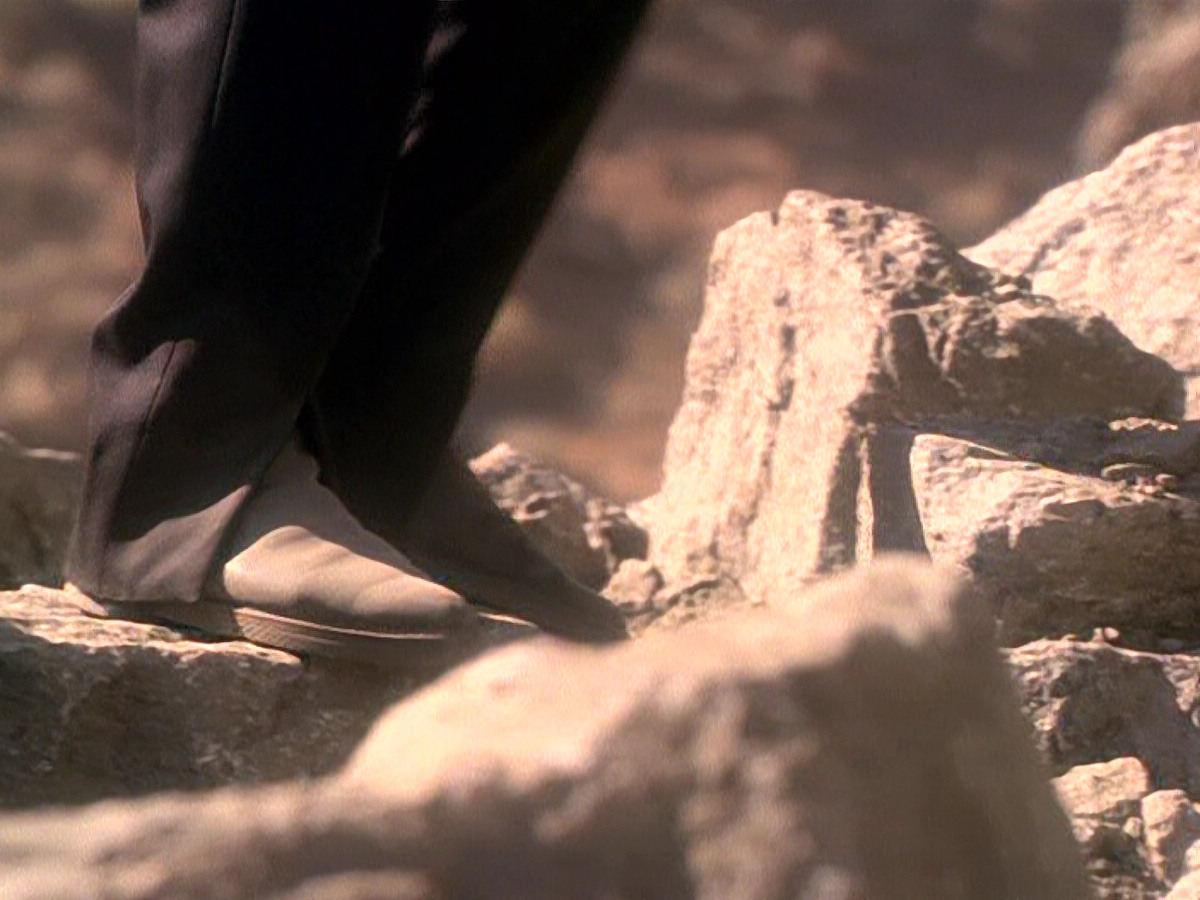 extant_StarTrek_DS9_5x02-TheShip_00015.jpg