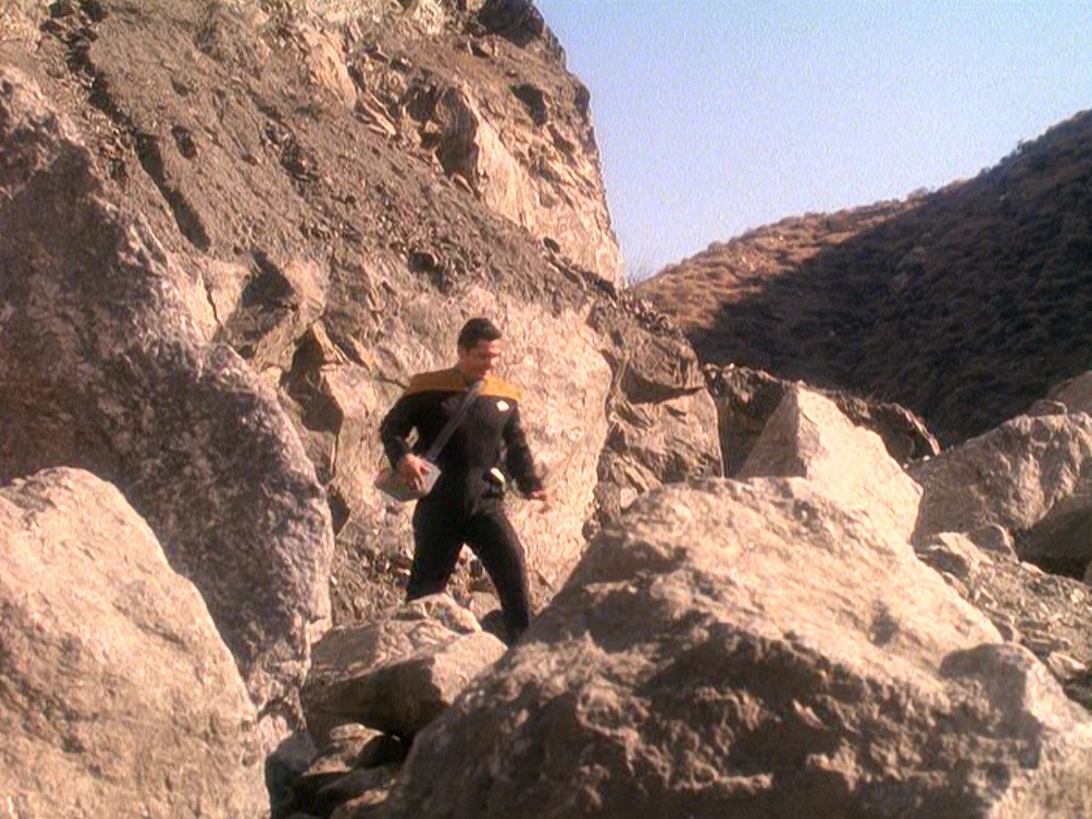 extant_StarTrek_DS9_5x02-TheShip_00023.jpg