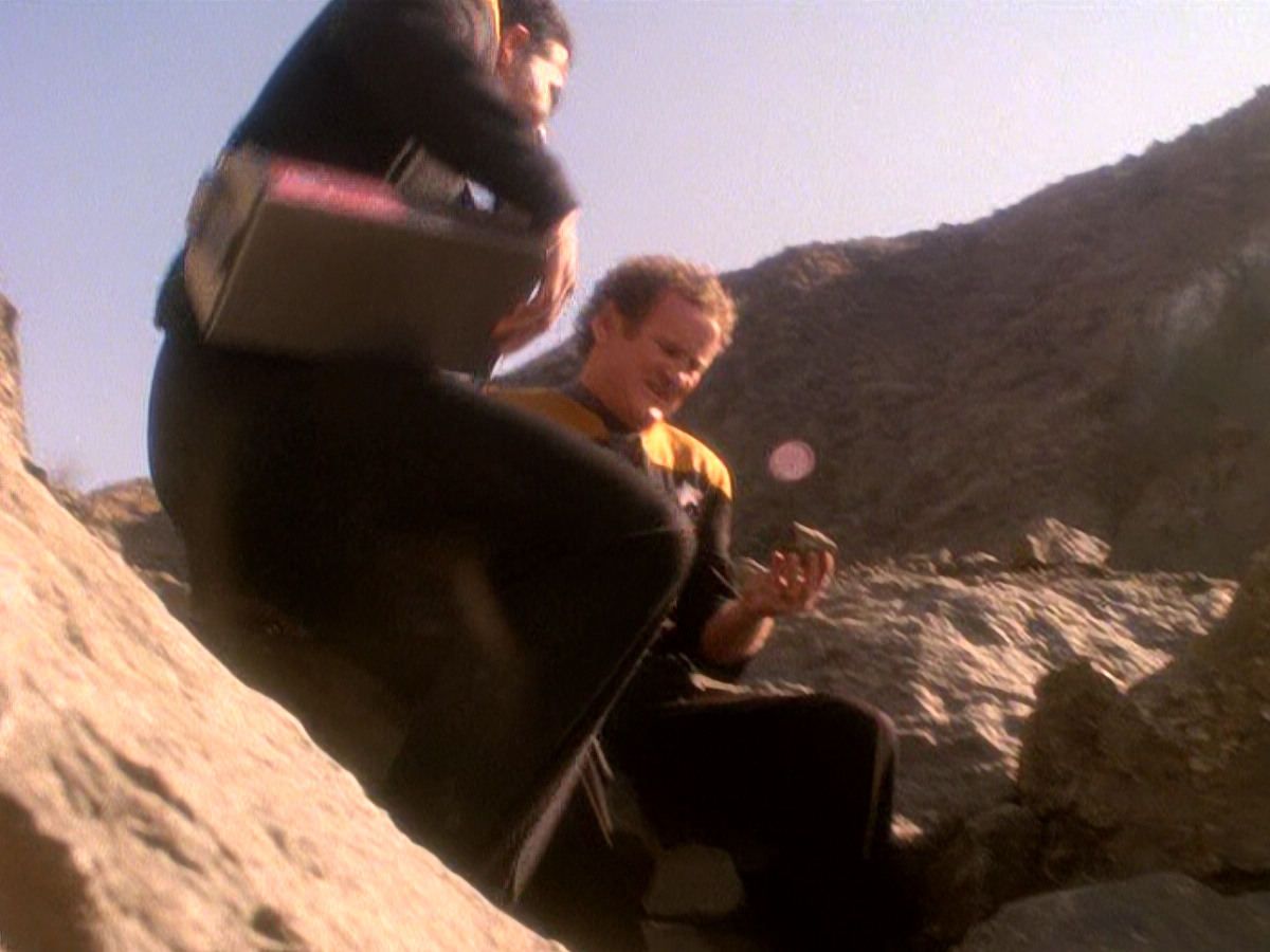 extant_StarTrek_DS9_5x02-TheShip_00040.jpg