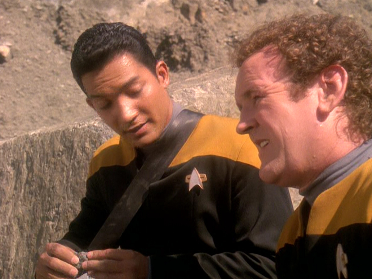 extant_StarTrek_DS9_5x02-TheShip_00084.jpg
