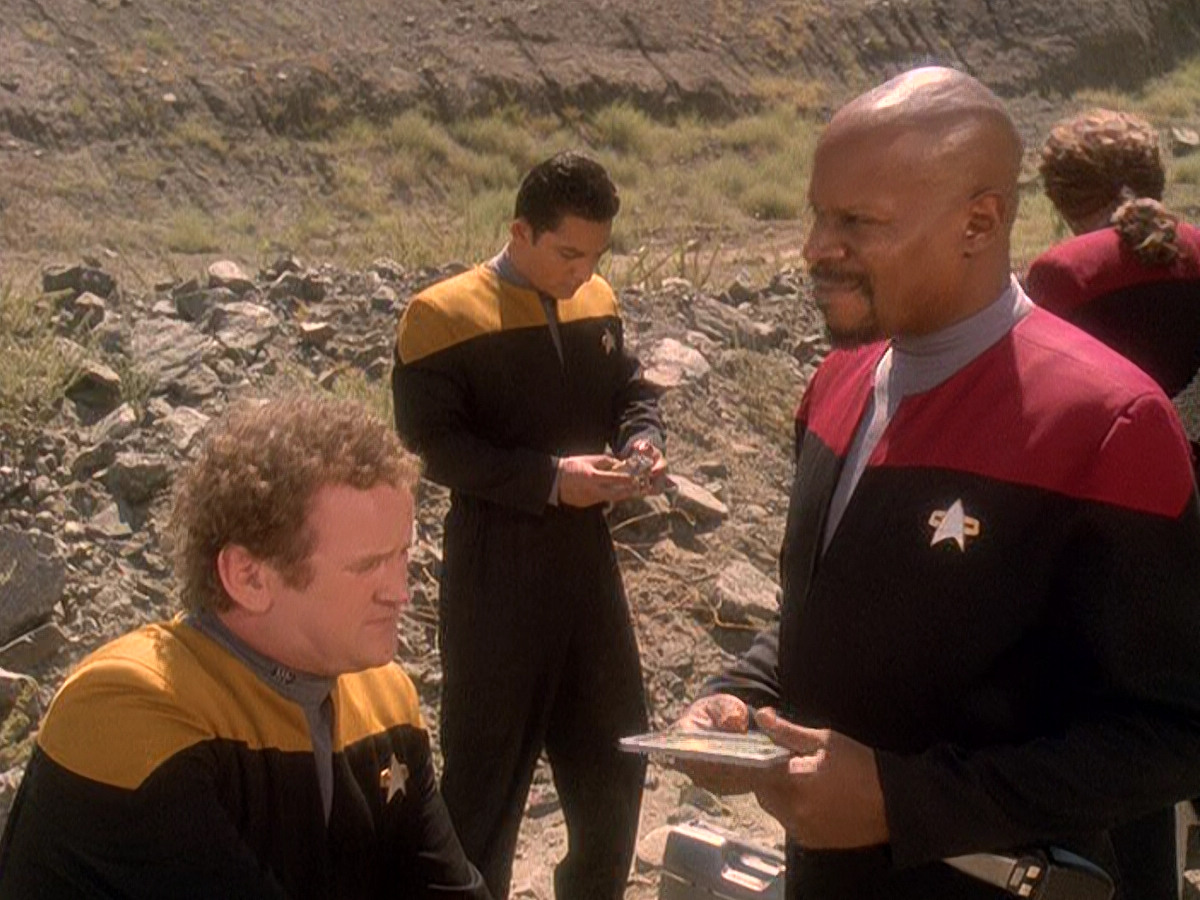 extant_StarTrek_DS9_5x02-TheShip_00140.jpg