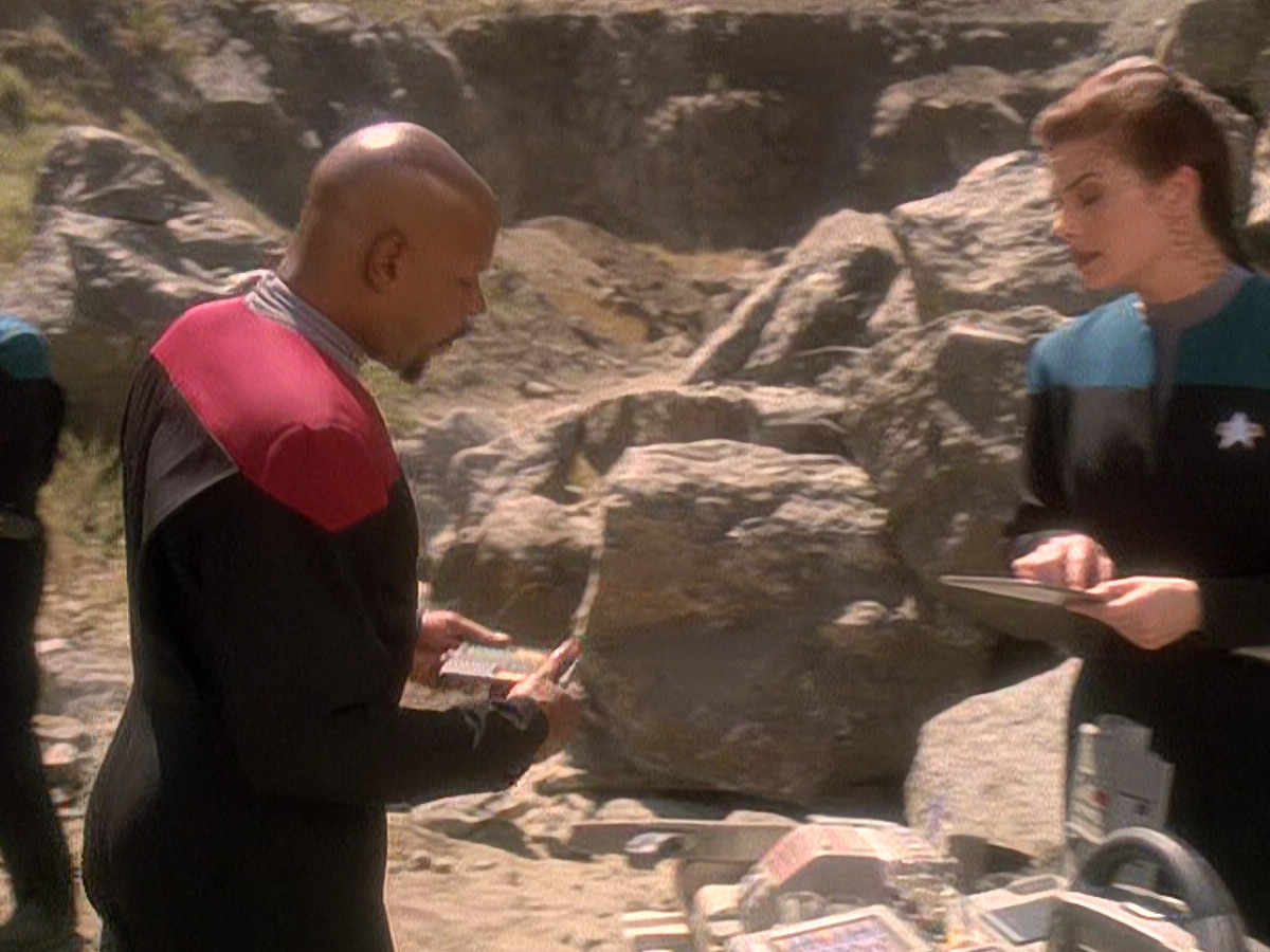 extant_StarTrek_DS9_5x02-TheShip_00144.jpg