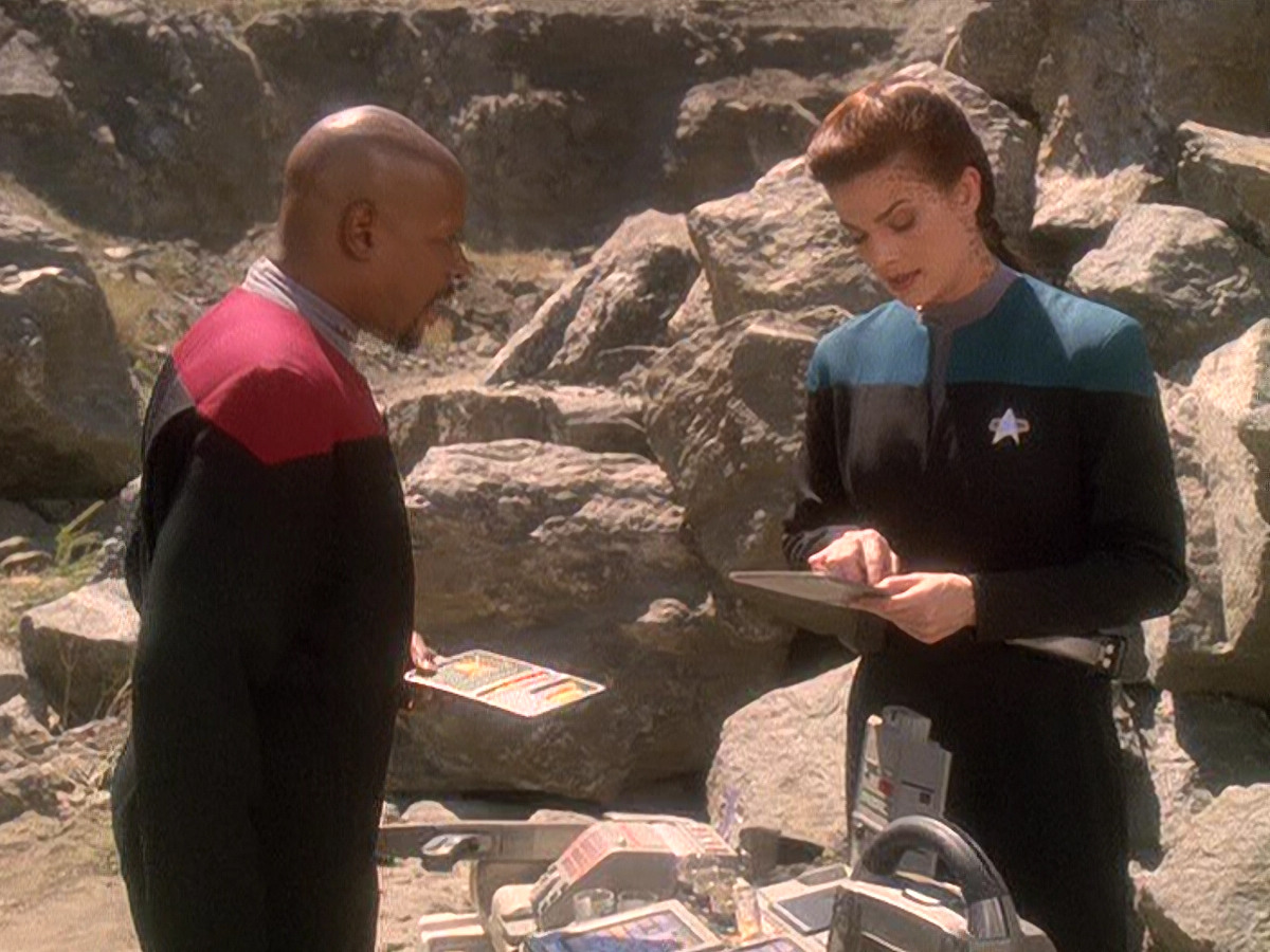 extant_StarTrek_DS9_5x02-TheShip_00145.jpg